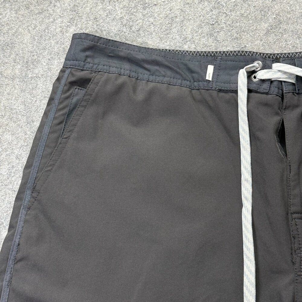 Vuori Cruise Board Shorts Men 36 Black Stretch V314 7" - Picture 2 of 15